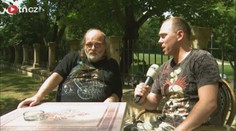 VIDEO: Matka je feťačka, otec kriminálník, říká v ROZHOVORU děda Rozárky