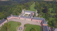 Boje o návštěvníky. České památky přišly o 160 milionů korun