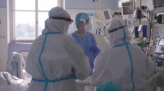 Nemocnice volají o pomoc. Mnohé pacienty s covidem odvážejí jinam