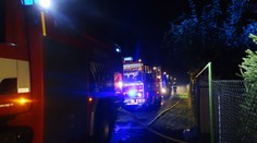 Umyli motor auta. Shořelo jim i s garáží
