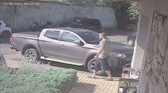 Ženu za bílého dne okradli na parkovišti, policie hledá svědky
