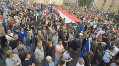 Tisíce Poláků vyšly do ulic! Nelíbí se jim reforma Nejvyššího soudu