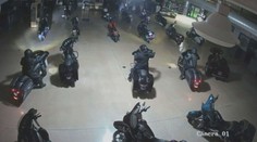 Promyšlený zločin. Gang zlodějů ukradl motorky přímo z prodejny