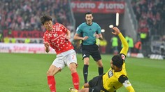 Kapitán potopil Dortmund hloupým zákrokem. Vyhoďte ho, vyzývají fanoušci