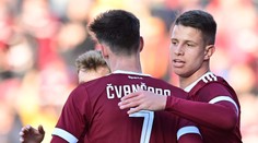 Všichni favorité Fortuna ligy zvítězili. Hložek jubilejní zápas oslavil gólem