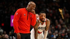 Střela roku? Hvězda NBA trefila trojku téměř z půlky hřiště