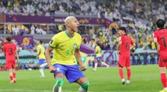 Richarlison se po postupu setkal se svým idolem. Učil Ronalda "holubí taneček"