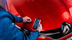 Roste počet podvodných prodejů aut: Kostlivce pod kapotou auta z inzerátu laik neodhalí