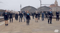 Tančící strojvůdce i průvodčí. České dráhy natočily zábavný klip