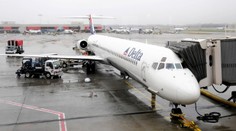 Letadlu upadlo před startem přední kolo. Pak se odkutálelo pryč z kopce