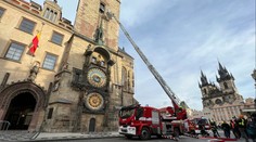 Unikátní cvičení pražských hasičů. Trénovali přímo na Staroměstské radnici