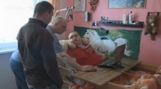 Láďovi dorostly nohy do obřích rozměrů. Lékaři si stále nevědí rady