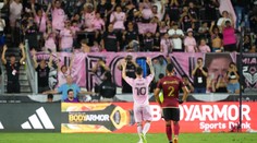 Diváci chodí jen na Messiho. Po jeho střídání hromadně opouštěli stadion