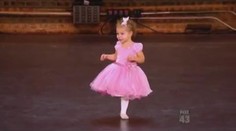 Tohle video je hitem internetu: Baletka (2) ohromila svět roztomilým tancem