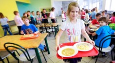 Zdražování zasáhne i obědy pro školáky. Jídelnám chybí peníze