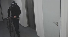 Nepomohl ani bezpečnostní systém. Muž si odvezl kolo za 120 tisíc korun
