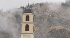 Švýcarskou vesničku ohrožuje lavina kamenů. Obyvatelé si museli rychle sbalit