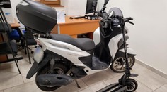 Údajní lupiči hodinek utekli z Česka. Policie našla jejich motorku