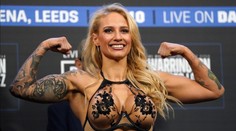 Sexy boxerka motivuje: Když se její oblíbený tým udrží, ukáže v šatně prsa