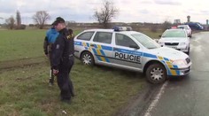 Řídil pod vlivem drog, policii chtěl utéct po poli. Skončil ve vazbě