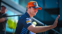 Verstappen odrazil útoky Norrise a slaví. Na domácí trati ovládl sprint