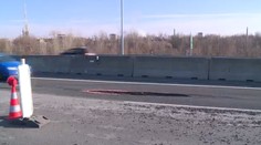 Na D1 u Ostravy je ve vozovce obří díra. Řidiči si o ní ničí auta