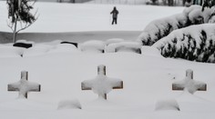 Žena šla za kamarádem, po cestě upadla a umrzla