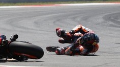 Děsivý pád v MotoGP: Lorenzo vstal, má ale zlomený obratel!