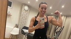 Fanoušky pobláznila nahými fotkami, teď jde do klece. Vyzve účastnici Farmy