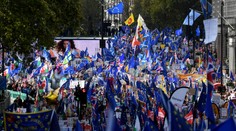 Masivní protesty proti brexitu! Do ulic Londýna vyšly desetitisíce lidí