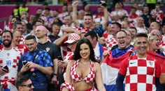 Chorvatský tým má anděla. Modelka schovala obří prsa do titěrných plavek
