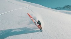 VIDEO: Windsurfing na sněhu! Sportovci si užívají jízdu v dechberoucí krajině