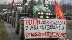 Transparent na farmářských protestech pobouřil polské politiky. Podporoval Putina
