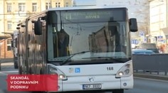 Řidič autobusu v Budějovicích močil venku, hned dostal výpověď