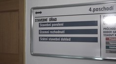 Digitalizace stavebního řízení stále není hotová. Kontrola hájí Bartošovy kroky