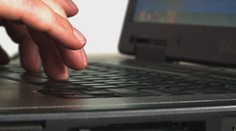 Můžu si na internetu psát, co chci? Ptejte se právníků ohledně kyberšikany