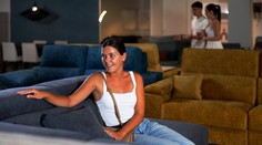 IKEA zavádí tichou hodinu. Lidé nakoupí bez hudby a za minimální viditelnosti