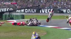VIDEO: Když vzduchem létají motorky i piloti jsou jako hadroví panáci