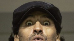 Maradona opět válí, tentokrát na písku