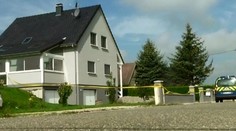 Chlapec (15) ubodal bratra a sestru (8 a 11)! Lezli mu na nervy