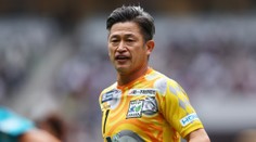 Nejstarší fotbalista si prodlouží kariéru. Japonský Jágr si zahraje v Portugalsku