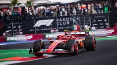 Pole position v Mexiku urval Sainz, Piastri a Pérez selhali