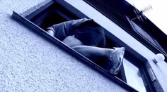 Pozor na letní lupiče! Šplhají do oken, majitele okrádají i ve spánku