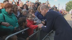 Král Karel III. s princem Williamem vyrazili mezi truchlící, kteří stojí ve frontě do Westminster Hall