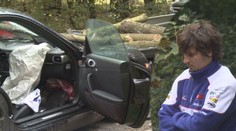 DALŠÍ KARAMBOL! Abraham zrušil své porsche, trefil valník dřeva