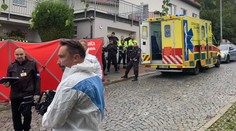 Muž (64) měl pobodat manželku, zemřela na ulici. Policisté ho dopadli