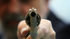Přepadl 5 bank. Peníze i převlek u něj doma našla policie