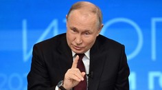 Putin zahájil volební kampaň. Upoutal pozornost kontroverzním logem