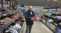 Plesnivé citróny a předražené okurky. Vyrazili jsme na kontrolu do pražských obchodů