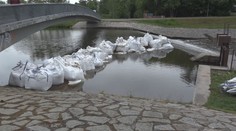 Problémy na řece Jihlavě. Část jezu u centra města je poškozená, hrozí protrhnutí